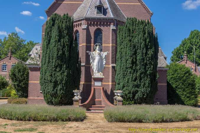 Biezenmortel -  Heilig Hartbeeld