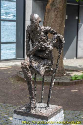 Helmond -  Vrouw op stoel