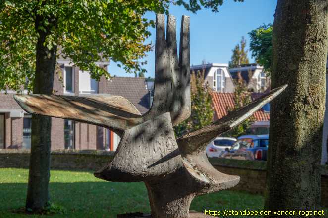 Hilvarenbeek -  Gedenkteken dr. P.C. de Brouwer