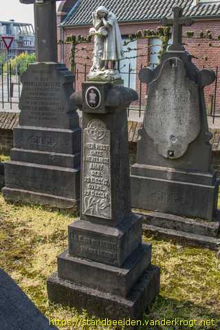 Loon op Zand -  Treurend meisje