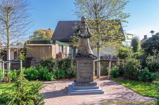 Mill -  Oorlogsmonument De Wenende Vrouw