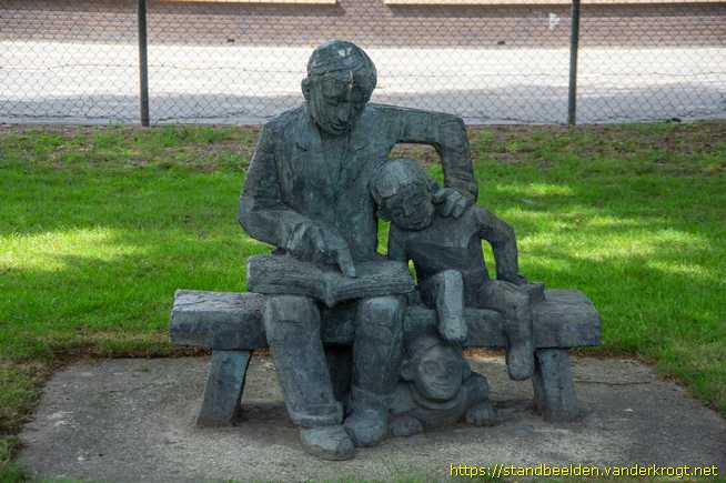 Oosterhout - Man leert kind lezen