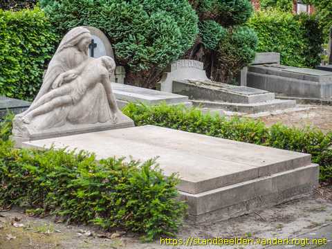 Roosendaal -  Grafmonument Burg. Prinsen (Piëta)