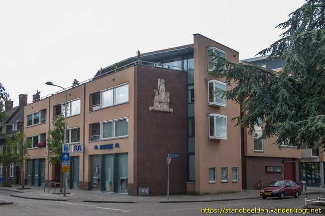 Roosendaal -  Sint Gertrudis waakt over schoolkinderen