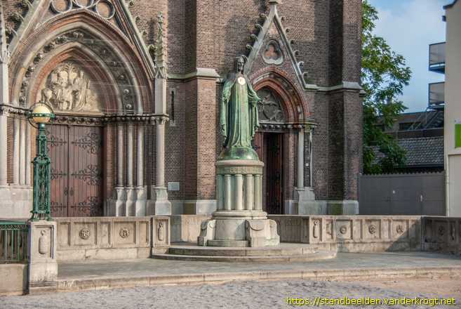 Tilburg -  Heilig Hartbeeld