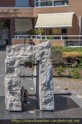 Valkenswaard - Kunstwerk met 'gebedsrollen'