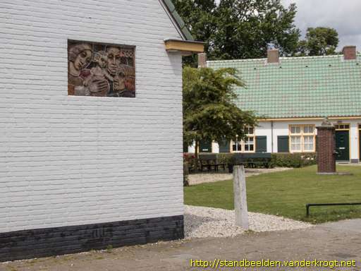 Vught -  Gedenksteen volkswoningbouwcomplex de Piekenhoek