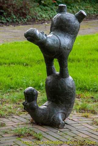 Aalsmeer -  Spelende Nijlpaarden