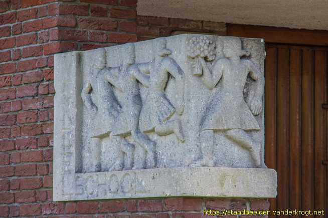 Alkmaar - Spelende jongens en meisjes