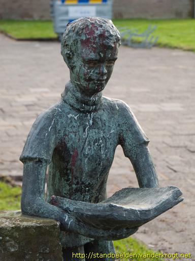 Amstelveen -  Jongen met boek