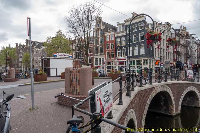 Amsterdam -  Wandelend naar de Nieuwmarkt