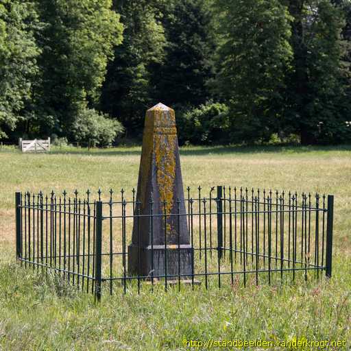 Bennebroek -  Koningin Wilhelmina Gedenknaald
