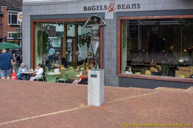 Bussum -  Dame met hoed