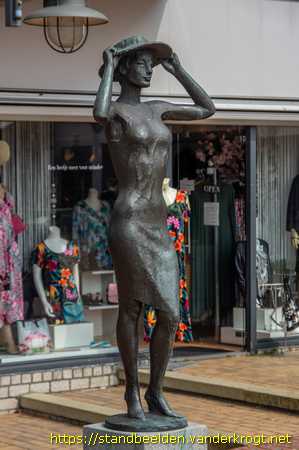 Bussum - Dame met hoed