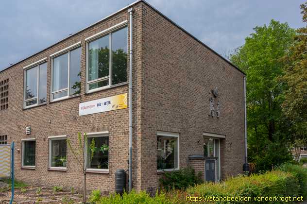 Bussum -  Spelend kind, opgevoed met het oog voor de natuur