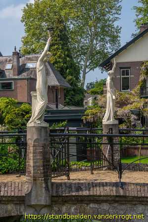 Bussum -  Fakkeldraagsters Héro en Eleusine