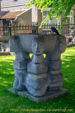 Enkhuizen -  Doopvont met koppen