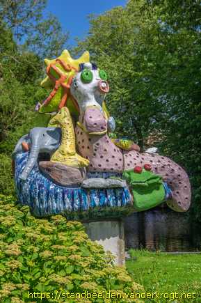 Enkhuizen -  Modern beeld (zeemeermin?)