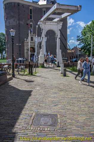 Enkhuizen -  Kroningsdeksels Willem-Alexander en Máxima
