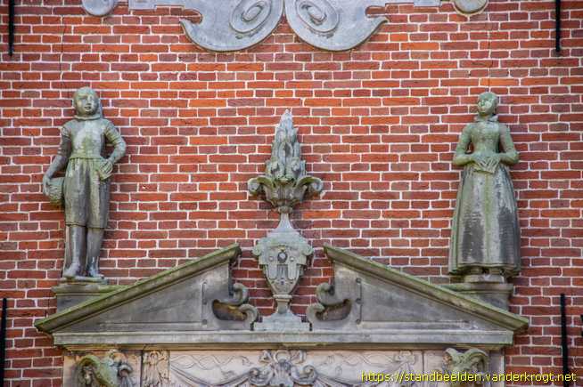 Enkhuizen -  Weeskinderen en wezenschool