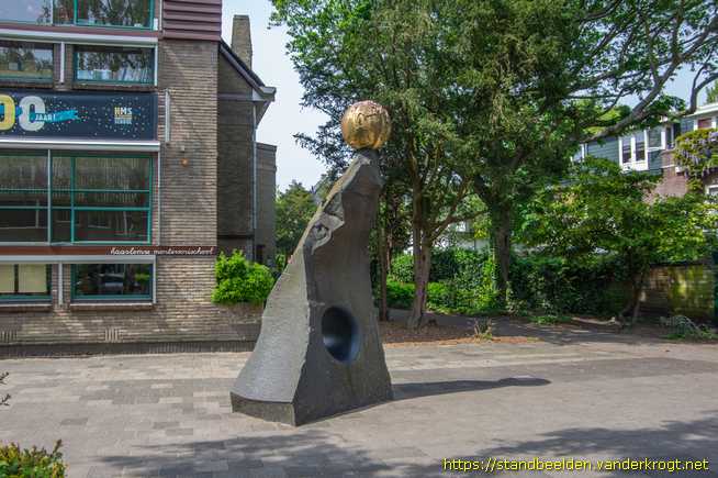 Haarlem -  Steen met wereldbol