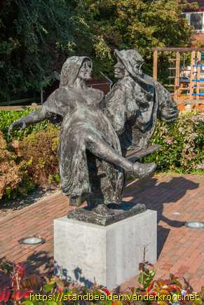 Weteringbrug -  Vrijheidsbeeld ('Dansende Boeren')