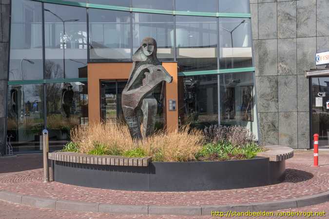 Heerhugowaard -  Vrouw op draak