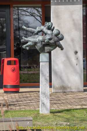 Heerhugowaard -  Stoeiende kinderen