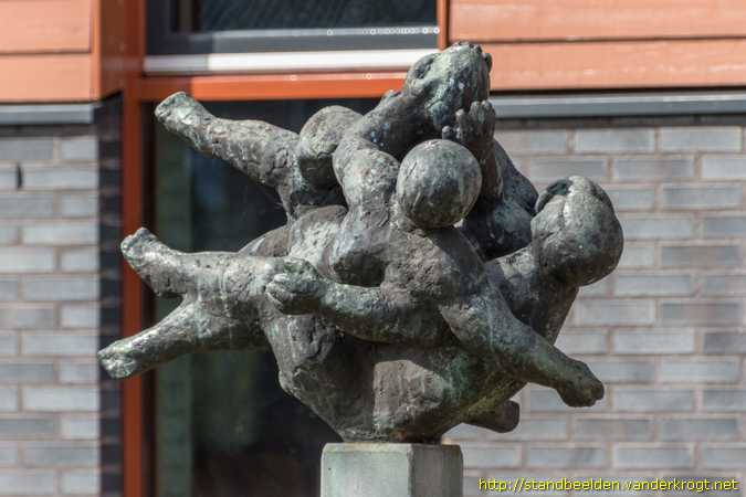 Heerhugowaard - Stoeiende kinderen