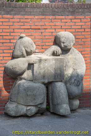 Hilversum -  Lezende kinderen