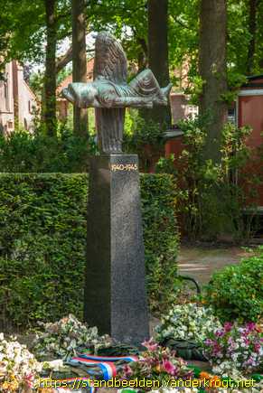 Laren -  Monument voor de Gevallenen
