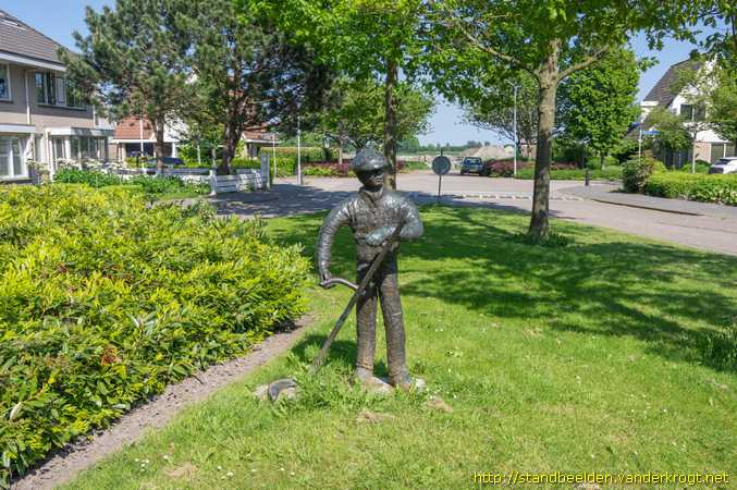 Midwoud -  Jongen met zeis