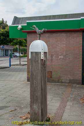 Wieringerwerf -  Vogel met vis in snavel