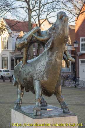 Zaandam -  Stier met vrouw