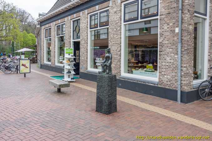 Almelo -  Zittend Boertje