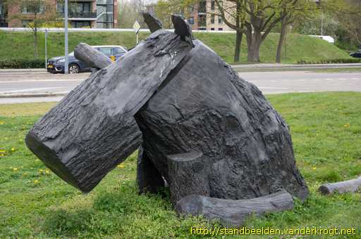 Almelo -  Zittend en liggend paard