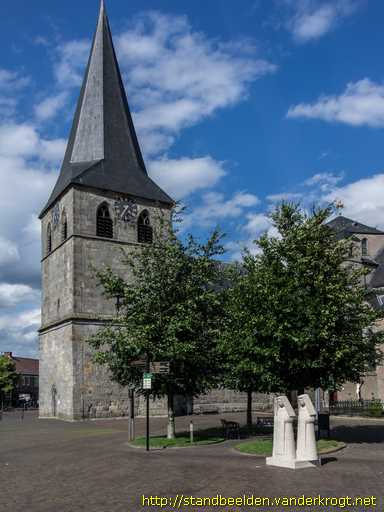 Denekamp -  Monument Drie Zusters