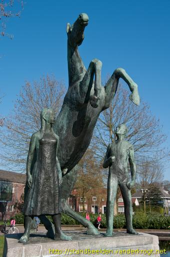 Hengelo -  Jongen, meisje en paard