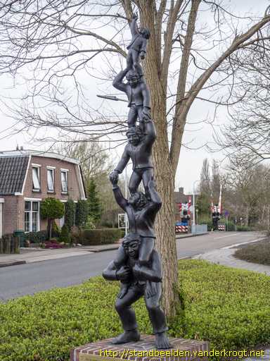 Vroomshoop -  De levende piramide van Vroomshoop