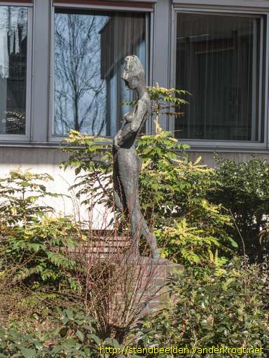 Zwolle -  De freule (staand meisje)