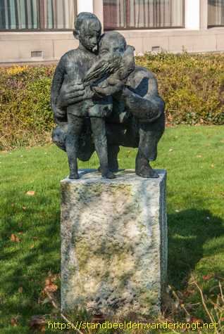 Zwolle -  Vader en zoon met vogel