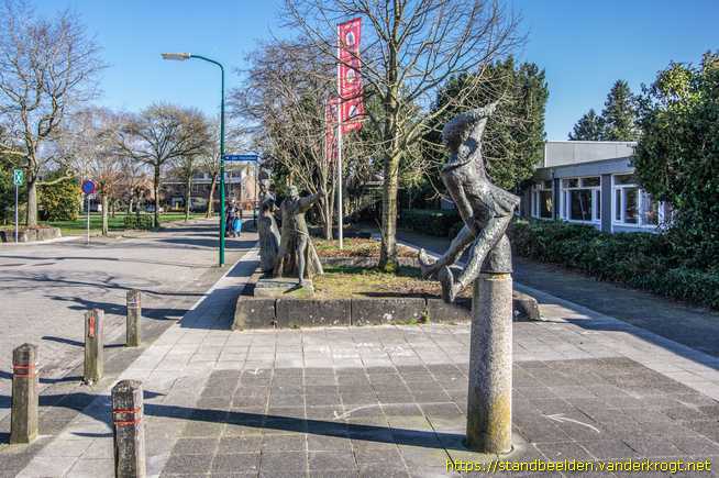 Baarn -  Pantalone en Columbina met bokspringende Harlekijn