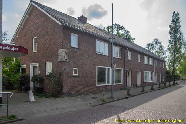 Mijdrecht -  Rotatiepers en Visser, ook 'De Hengelaar'