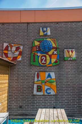 Mijdrecht -  Gevelkeramiek Schoolvakken