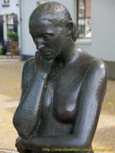 Nieuwegein -  Peinzende Vrouw