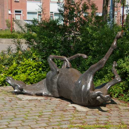 Nieuwegein -  Rollend paard en Veulen