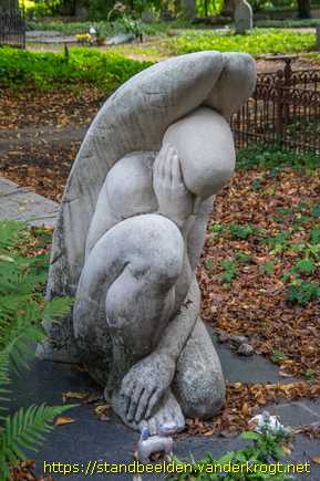 Utrecht -  Knielende engel
