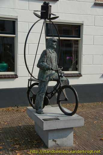 Lexmond - Dorpsomroeper en Communicatiesateliet