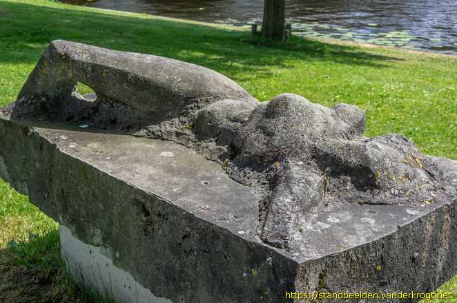 Woerden - Vrouwenfiguur in het water