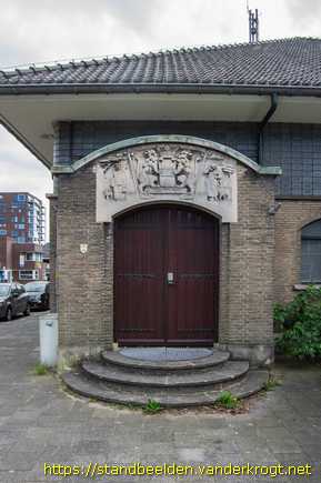 Woerden -  Gevelreliëf Post en telefoon